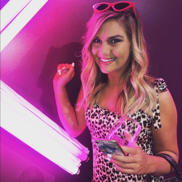 Meet your Posher, Lexie - Picture 1 of 1